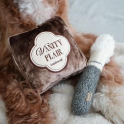 Puder z pędzlem zabawka węchowa LAMBWOLF